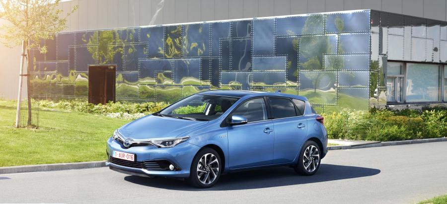  Toyota Auris Hybrid 2015 года  (фото 27 из 31)